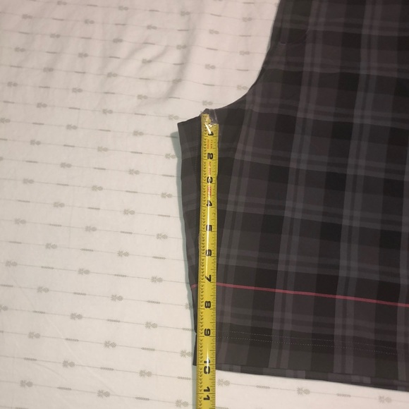 Lululemon men’s short, size 38, MINT, Retail 88$ - Picture 6 of 6